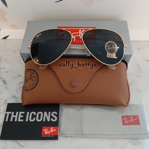 Ray-Ban (Store Display) Aviator Black Lens RB3025 - Picture 4 of 13